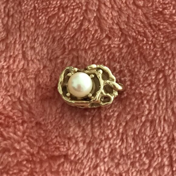 Yellow gold Nugget Pendent with Pearl - Picture 2 of 5